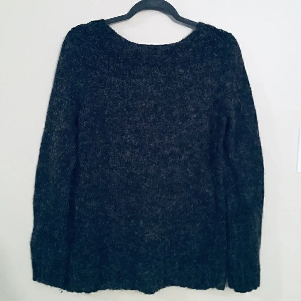 Sweater    - Picture 2 of 3